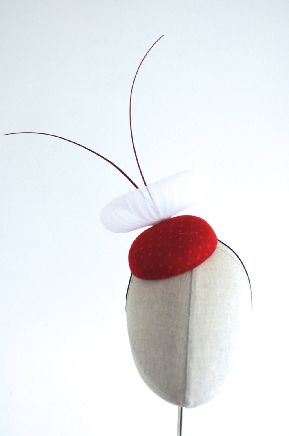 Red and White Crin Cocktail Hat Antenna Racing Mini Hat Wedding Fascinator