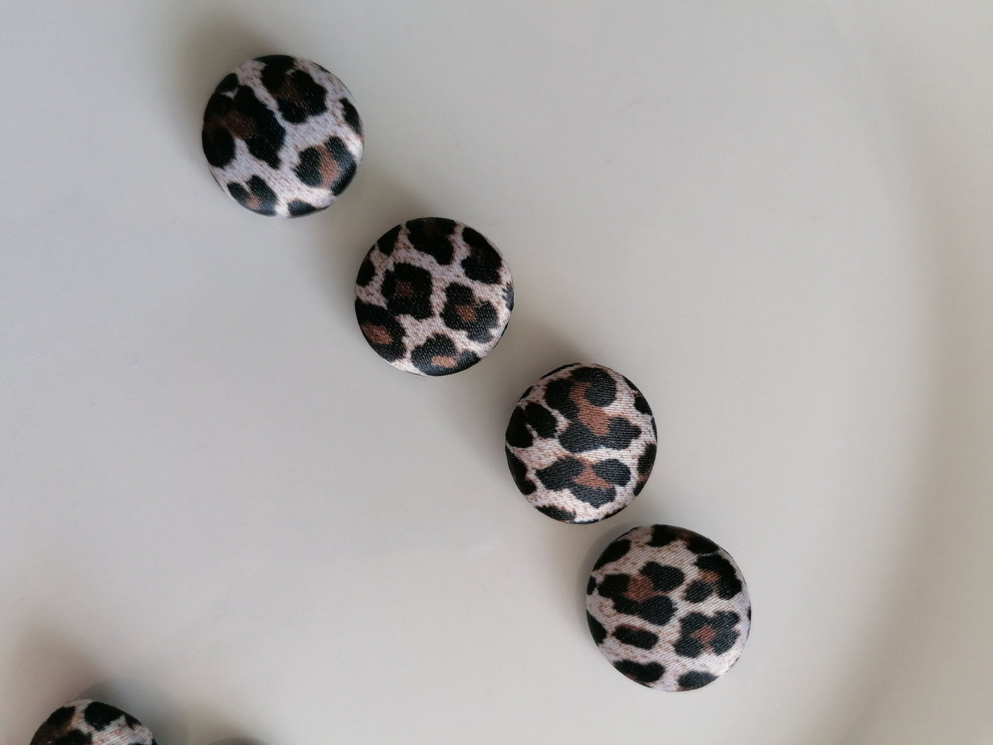 Leopard Print Tuxedo Buttons Mens Satin Suit Jacket and Sleeve Buttons Set