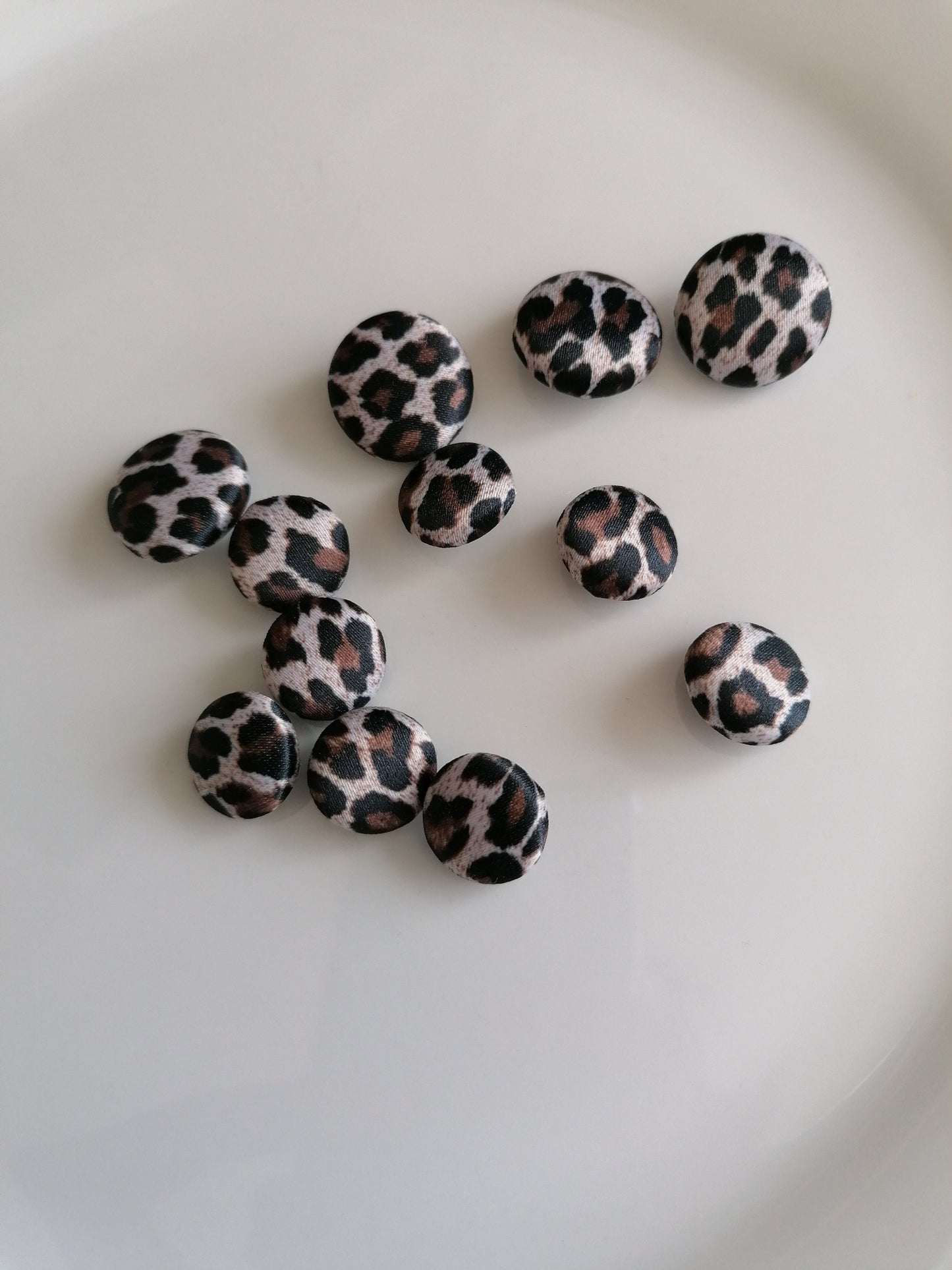 Leopard Print Tuxedo Buttons Mens Satin Suit Jacket and Sleeve Buttons Set