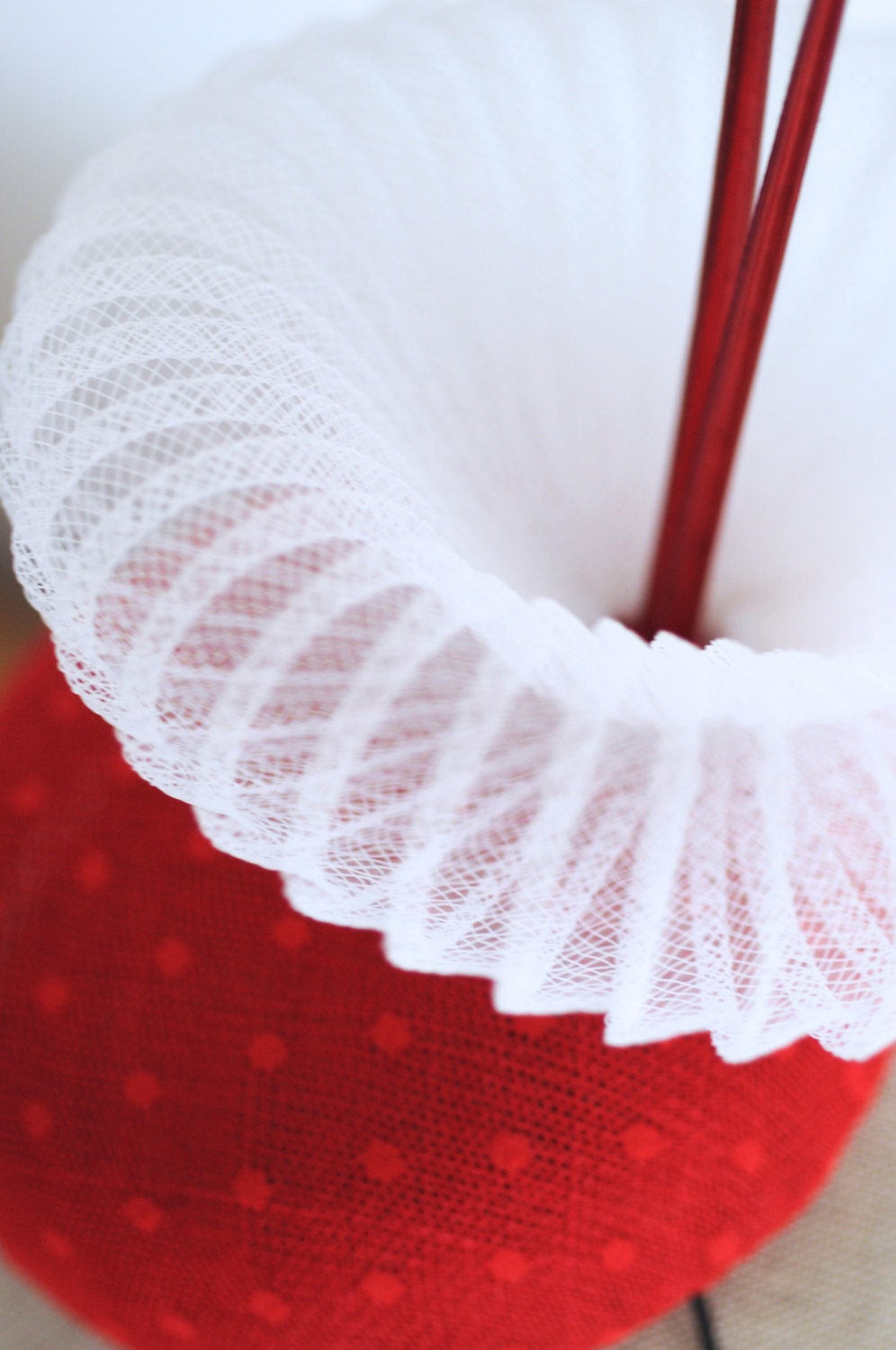 Red and White Crin Cocktail Hat Antenna Racing Mini Hat Wedding Fascinator