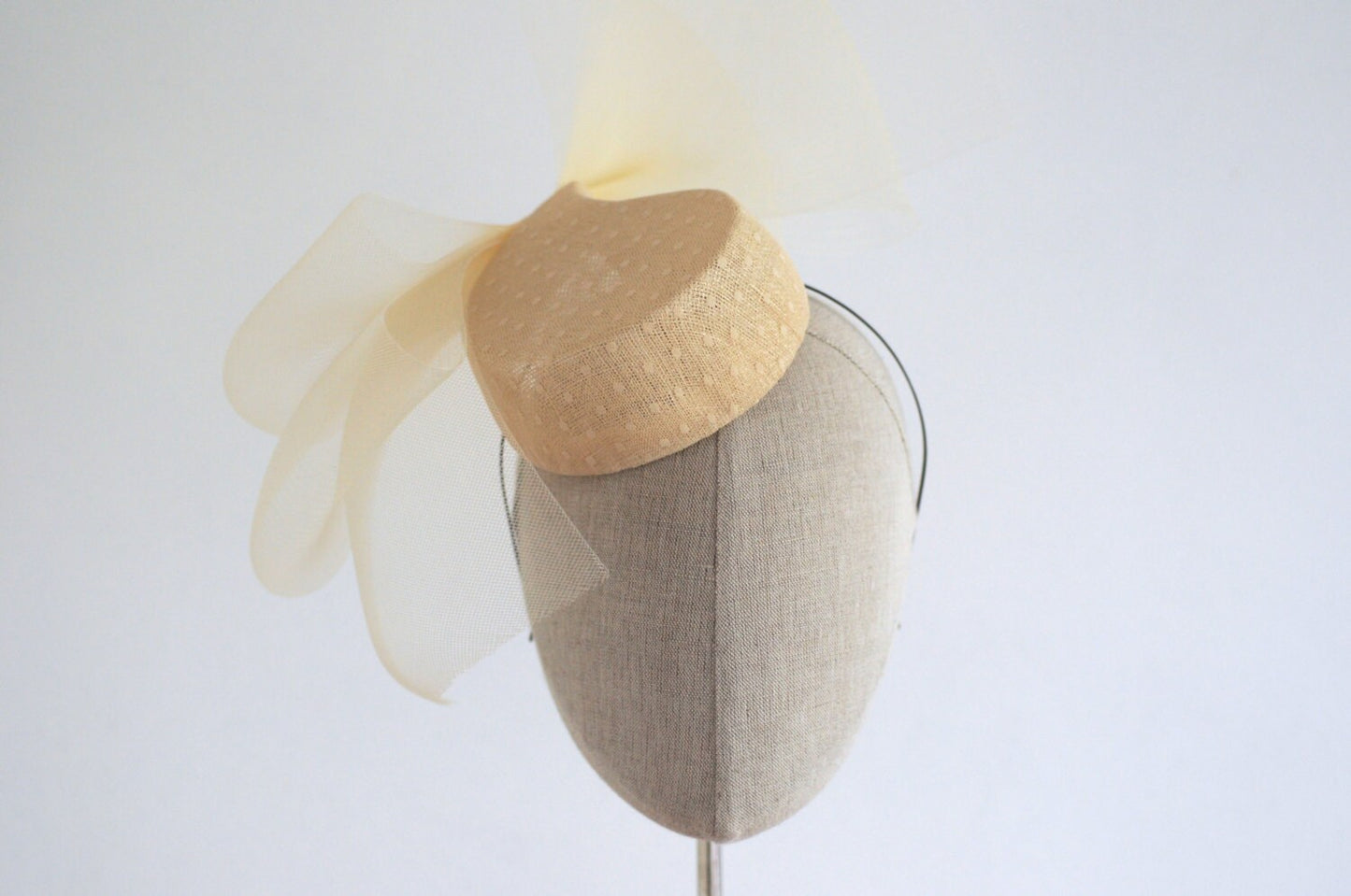 Cream Cocktail Hat Teardrop Fascinator Crin Bow Mini Hat
