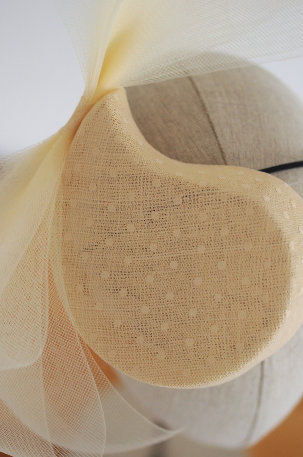 Cream Cocktail Hat Teardrop Fascinator Crin Bow Mini Hat