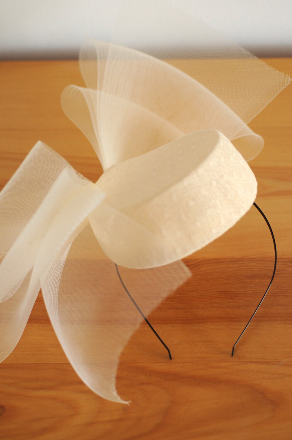 Cream Cocktail Hat Teardrop Fascinator Crin Bow Mini Hat