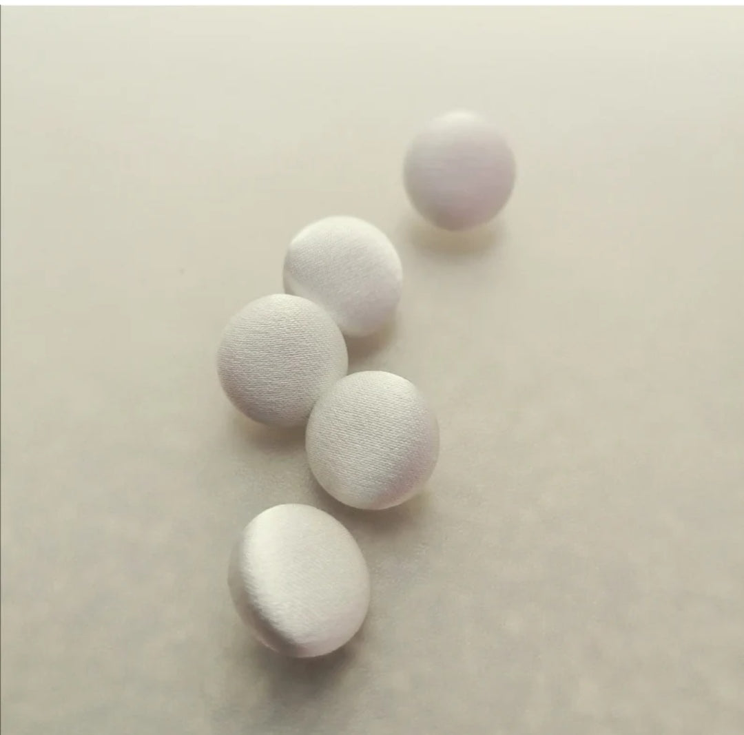 Ivory Wedding Dress Buttons 100% Silk Satin Bridal Buttons Silk Charme Maynard Millinery Ivory Wedding Dress Buttons 100% Silk Satin Bridal Buttons Silk Charme Maynard Millinery